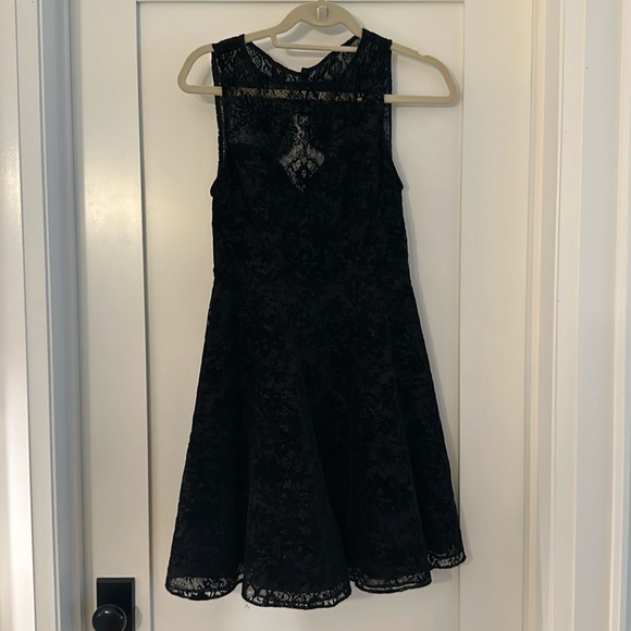 Alice + Olivia Lace A-Line Open Back Dress - Picture 3 of 10